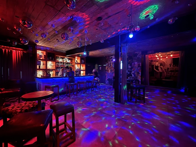 Crew Bar